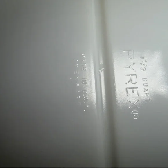 Vintage Pyrex Yellow 1 1/2 QT Divided Casserole Baking Dish - Picture 6 of 13